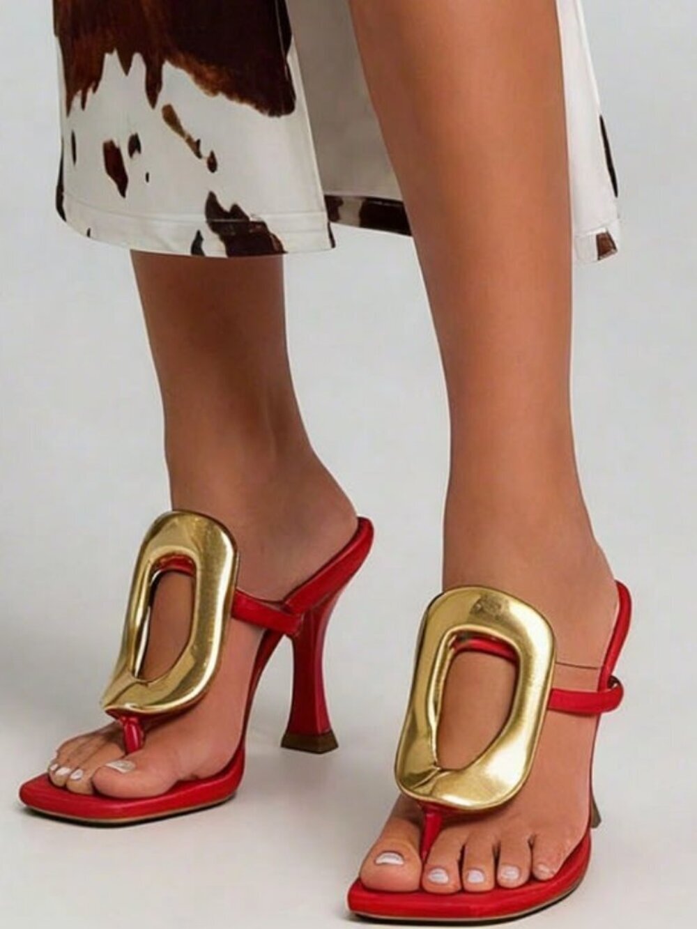 Red Elegant Metallic Women's Kitten Heel Square Toe Flip Flop Sandals - Picture 3 of 5
